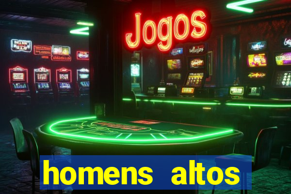 homens altos sarados pelados